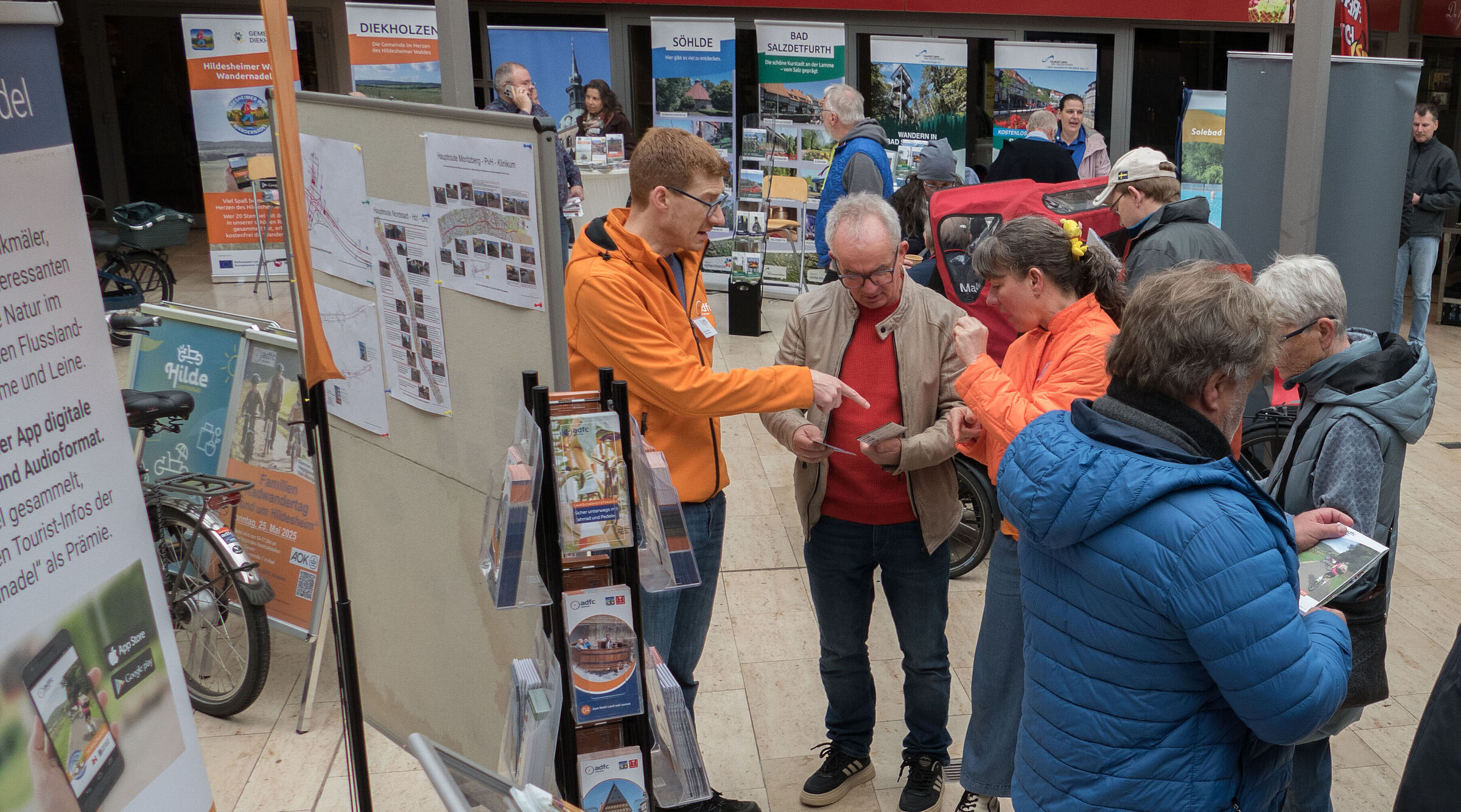 Blick auf den Messestand ADFC Hildesheim