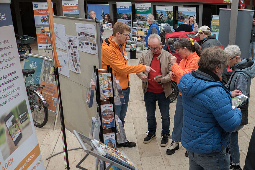 2025_03_30_ADFC_Rad_Freizeitmesse_14.jpg Blick auf den Messestand ADFC Hildesheim