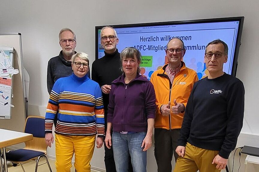 Beisitz_20260203_211715_web.jpg Der Vorstand mit Beisitzern im Bild