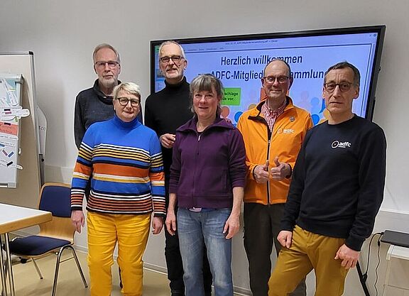 Der Vorstand mit Beisitzern im Bild