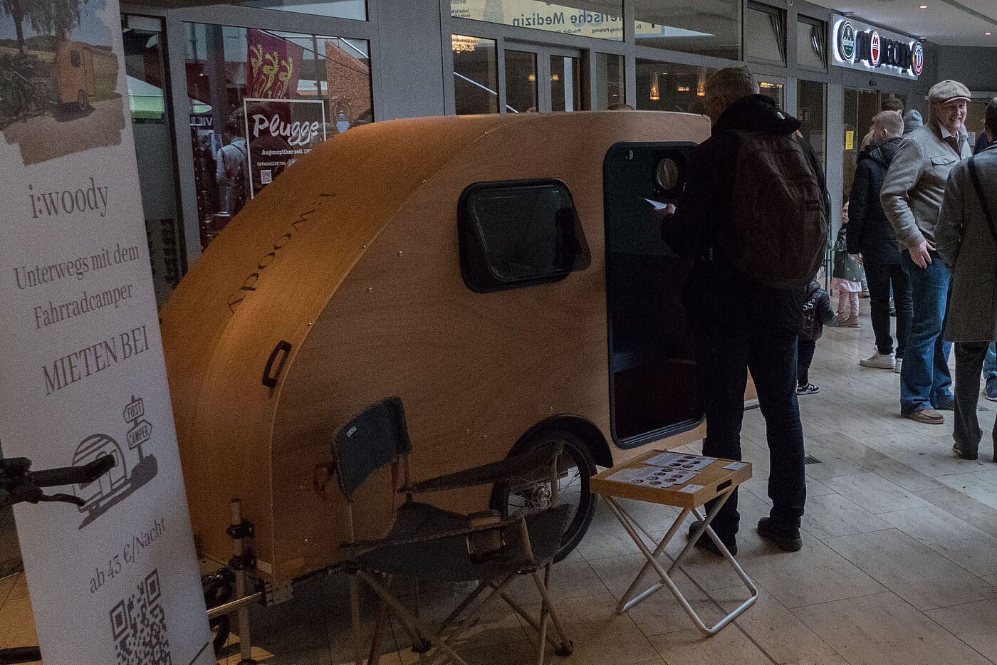 kleiner Wohnwagen als Fahrradanhänger