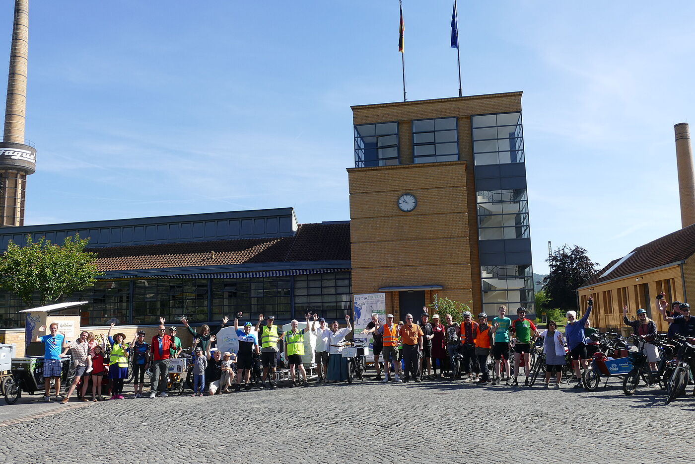Gruppenbild Hansetreck vor Fagus Werk Alfeld