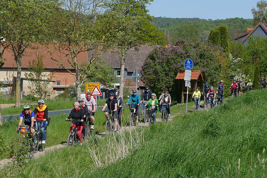 Radtour 4x1000 Jahre Die ADFC Radgruppe verlässt Barfelde